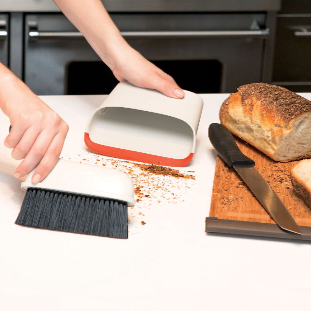 Compact Dustpan & Brush Set Q3
