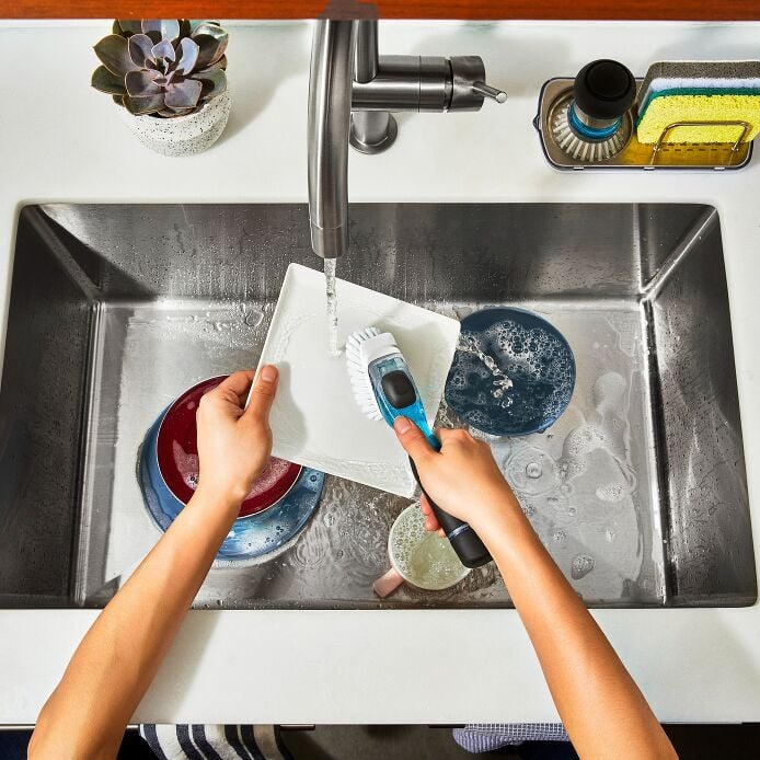 Soap Dispensing Dish Brush G2