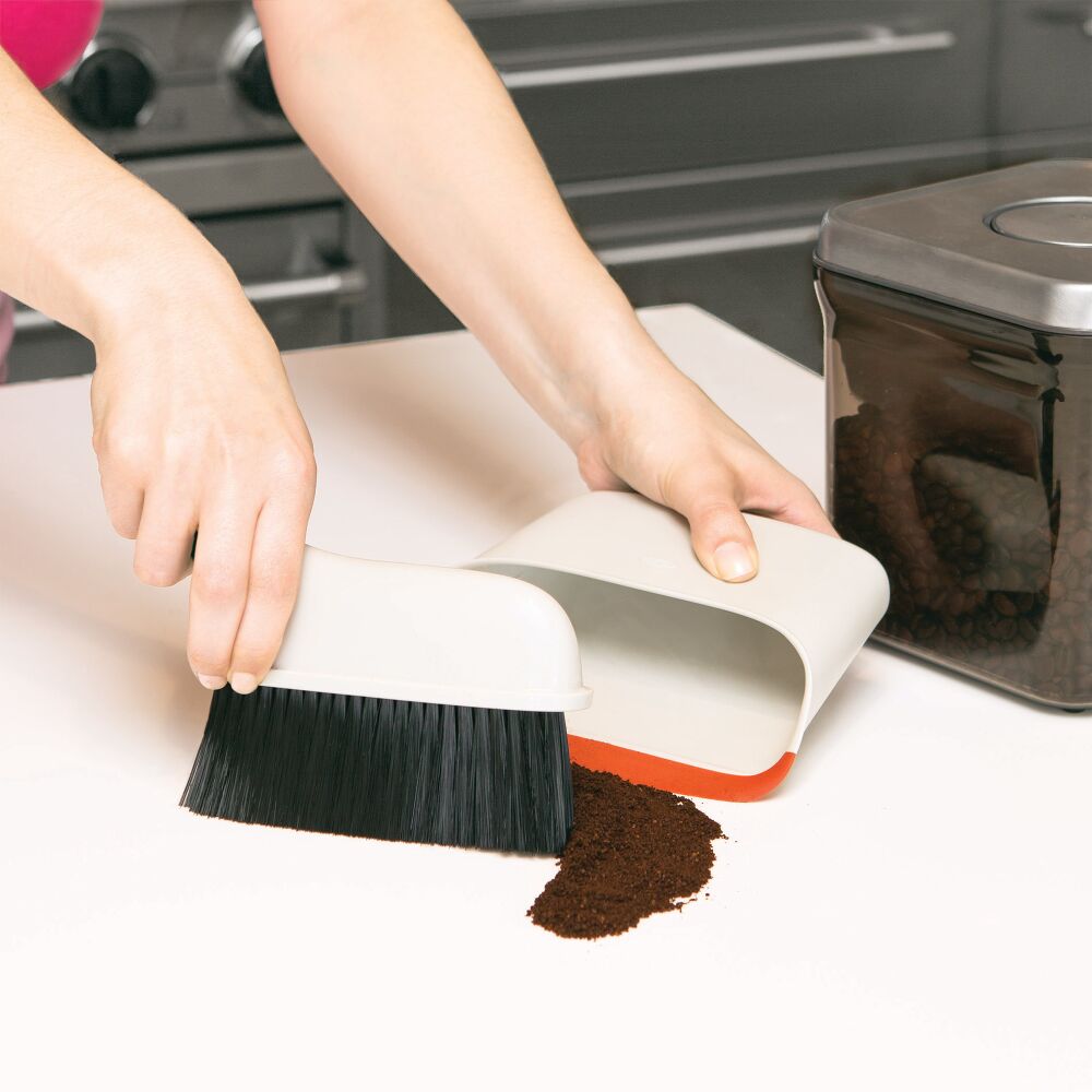 Compact Dustpan & Brush Set Q3