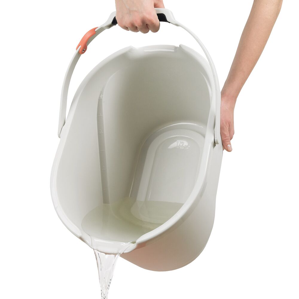 Angled Measuring Bucket B3