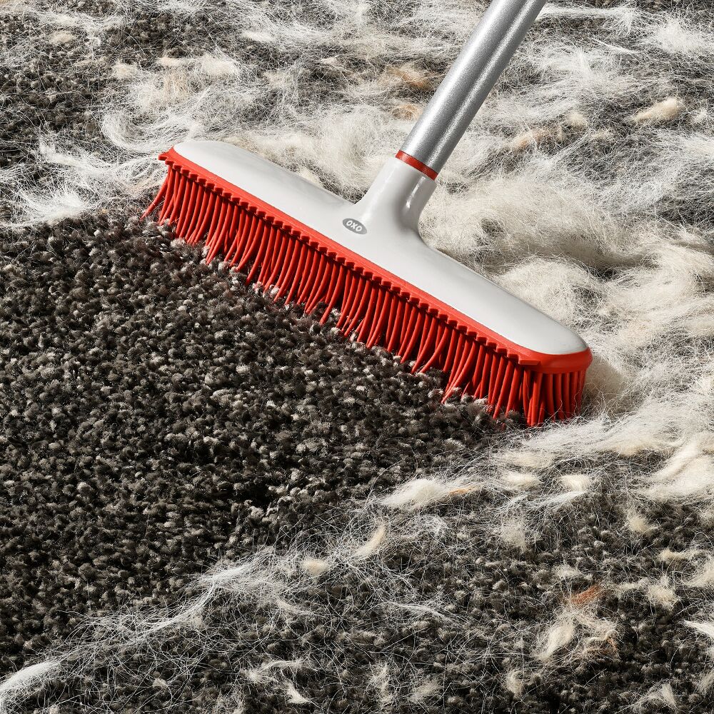 OXO Good Grips Fur Broom D6