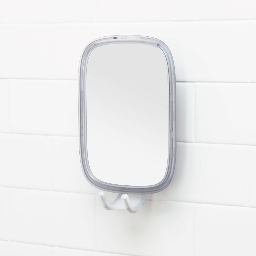 StrongHold™ Suction Fogless Mirror V8