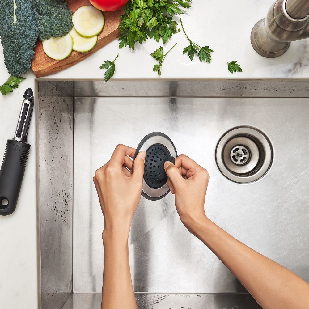 OXO Good Grips 2-In-1 Sink Strainer & Stopper Tray Pack B5