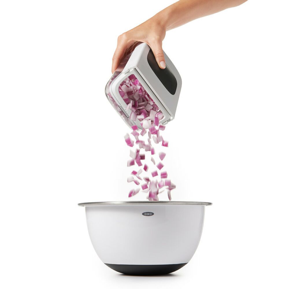Vegetable Chopper with Easy-Pour Opening Z3