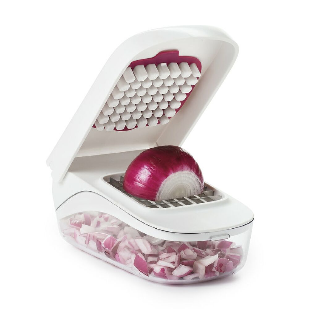 Vegetable Chopper with Easy-Pour Opening Z3