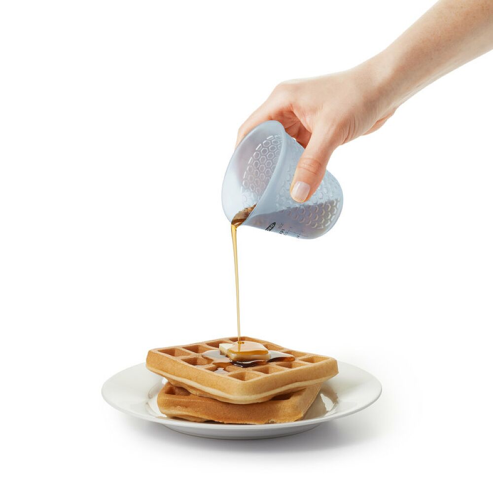 Mini Squeeze & Pour Silicone Measuring Cup D0
